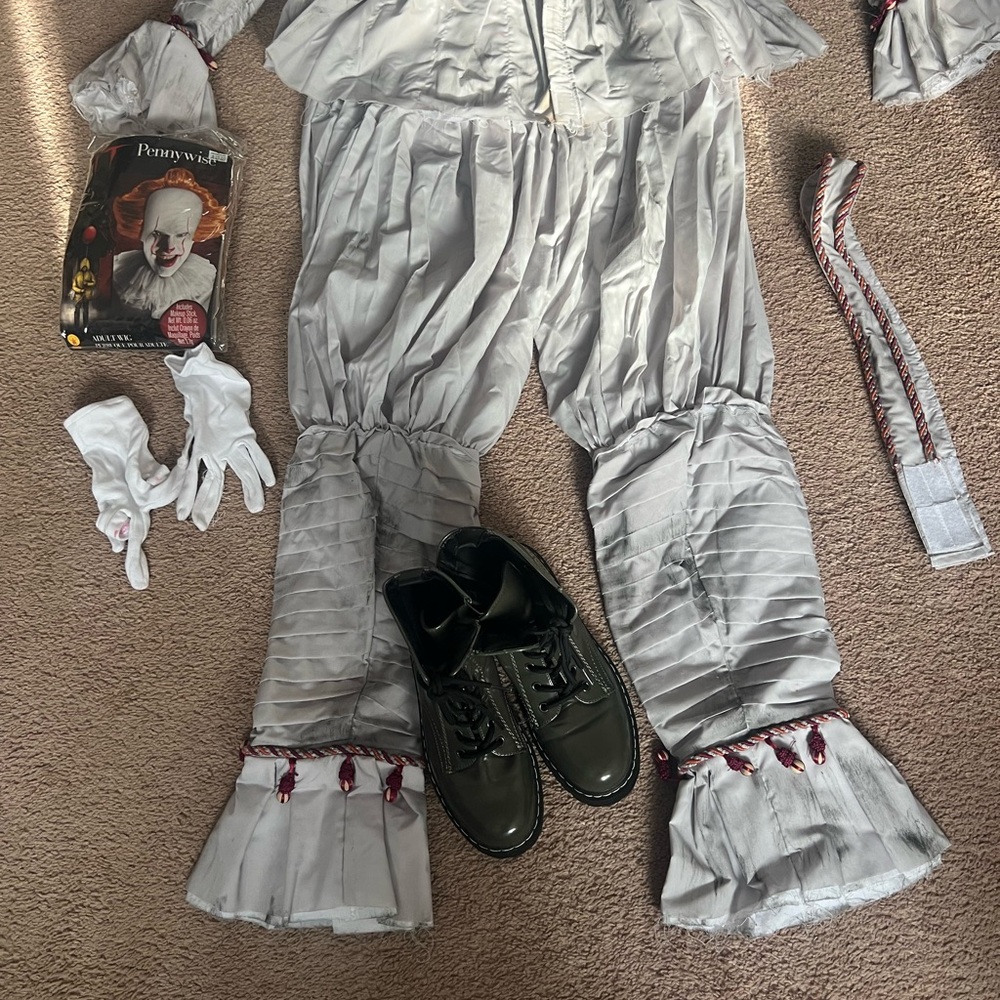 Adult Pennywise Costume in Silver and Red - Picture 3 of 16